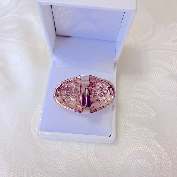 Beautiful, pearl ring, very durable material, stainless steel.  size 6.5 - Picture 5 of 7